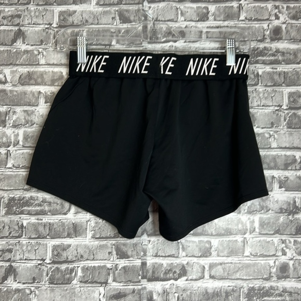 Nike - Picture 4 of 8